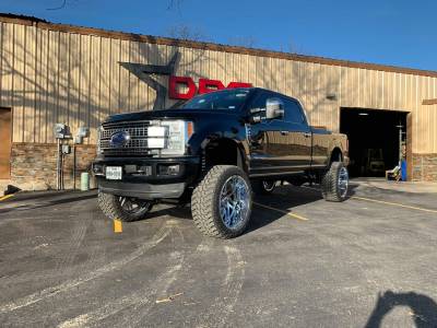 2017 Ford F350 with 8" Fabtech Dirtlogic Coilover Lift kit. 26" Tis Wheels and 38" Tires